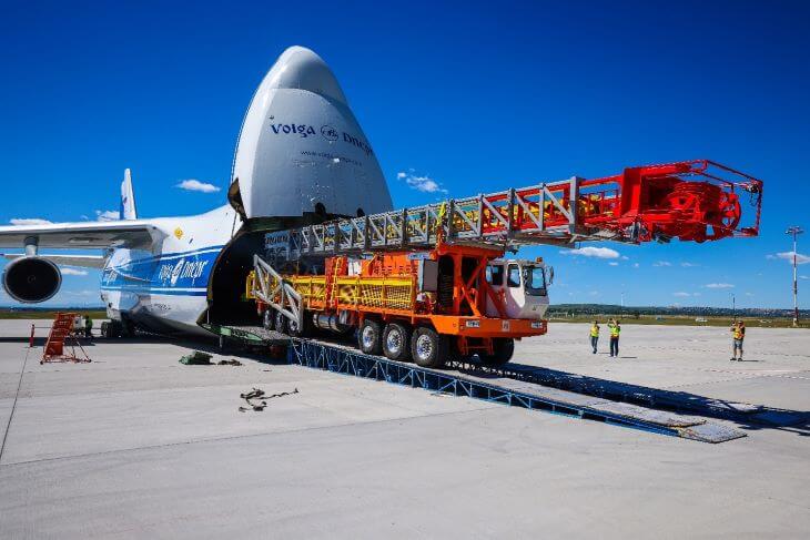 Crane leaving the huge plane