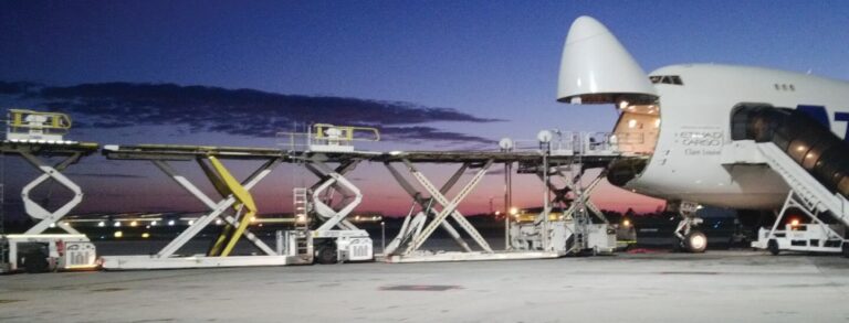 A machine that facilitates the loading of a cargo plane